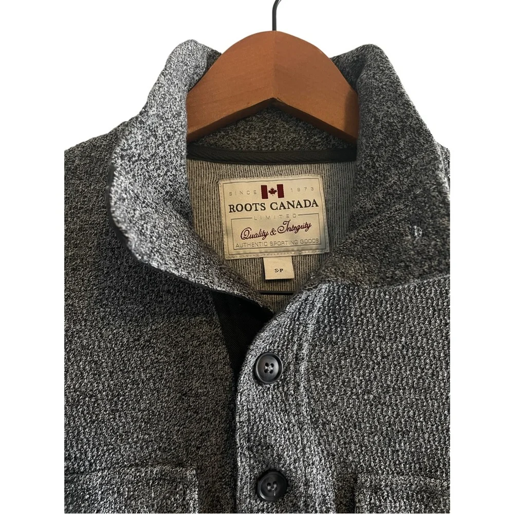 Roots Men’s‎ Sweater Size Small Gray Pullover Mock Neck 1/4 Button Knit Casual - Picture 2 of 4